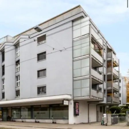 New Comfortable Basic 1 Bedroom With Sep Kitchen And Balcony