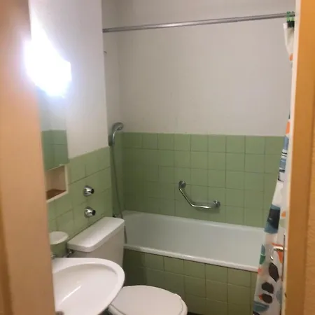 Apartmán New Comfortable Basic 1 Bedroom With Sep Kitchen And Balcony